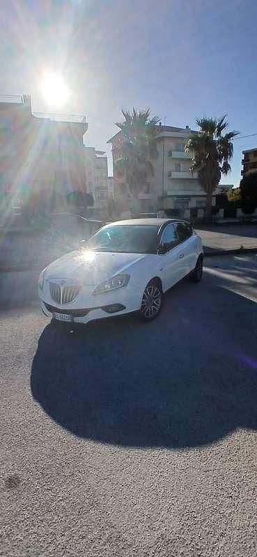 Usata Lancia Delta 120 CV (88 kW) 2010 Utilitaria