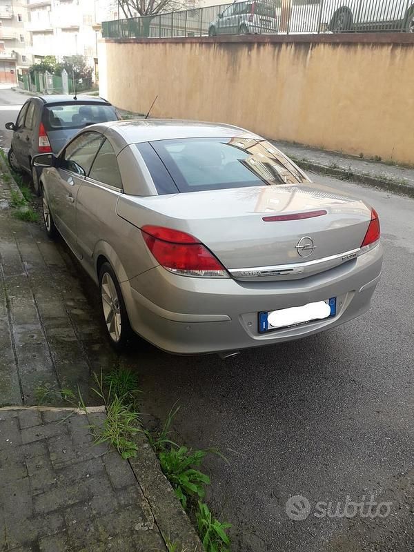 Usata Opel Astra Cabriolet 150 CV (110 kW) 2008 Grigio Cabrio
