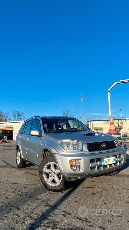 Grigio Usata 2001 Toyota RAV4 SUV | 3900 € (Ottimo prezzo) - Immagine 1/4