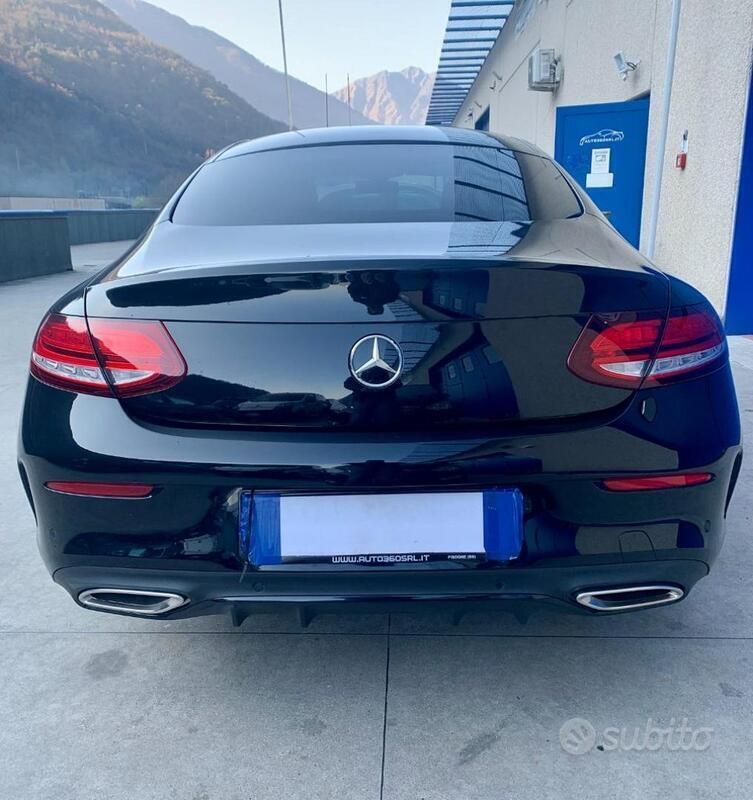 Usata Mercedes C200 AMG line 160 CV (117 kW) 2019 Nero metallizzato Coupé