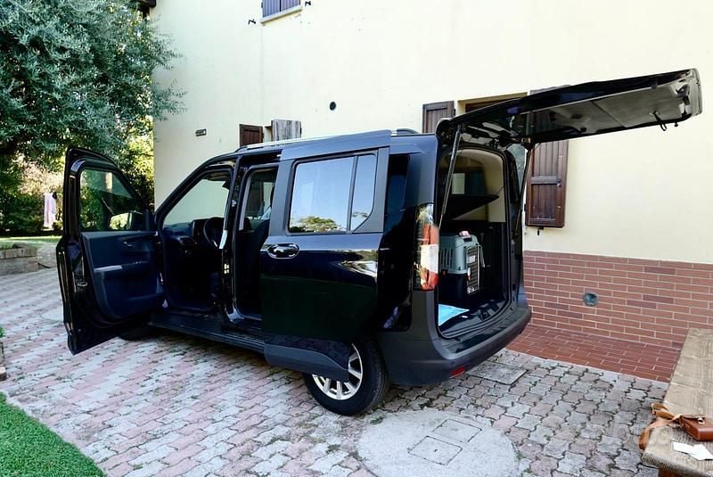 Usata Ford Tourneo 2024 Nero Utilitaria