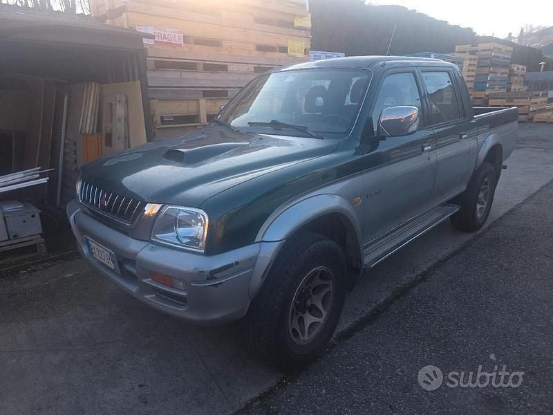 Usata Mitsubishi L 87 CV (63 kW) 2001 Verde SUV