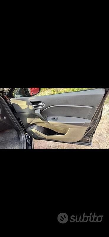 Usata Renault Captur 91 CV (66 kW) 2024 Nero SUV
