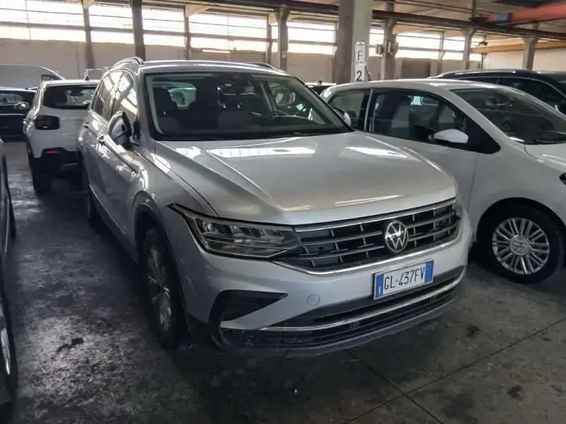 Usata VW Tiguan Life 150 CV (110 kW) 2022 Argento SUV
