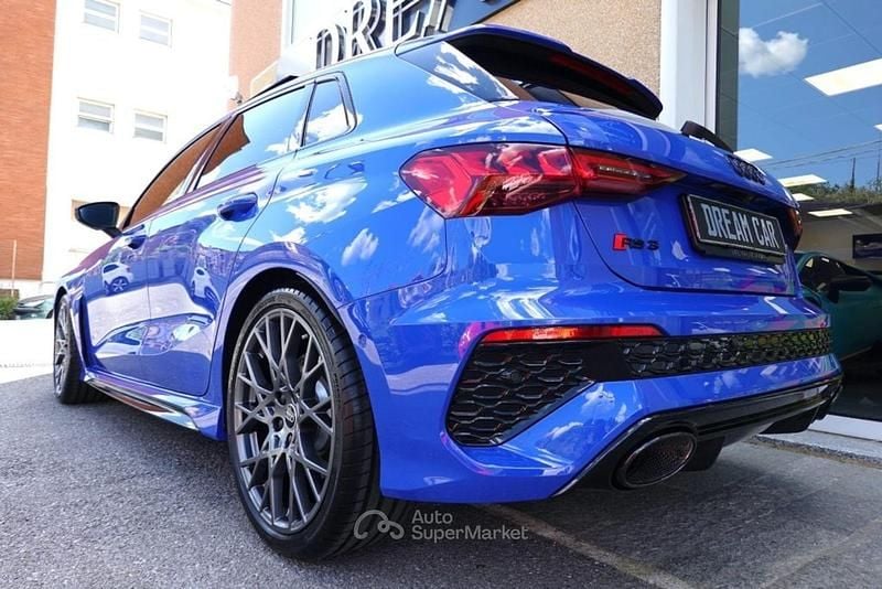 Nuova Audi RS3 Performance 407 CV (299 kW) 2026 Blu Berlina