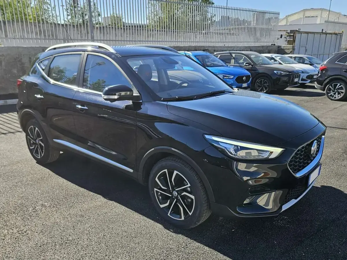Usata MG ZS Luxury 106 CV (77 kW) 2024 Nero SUV