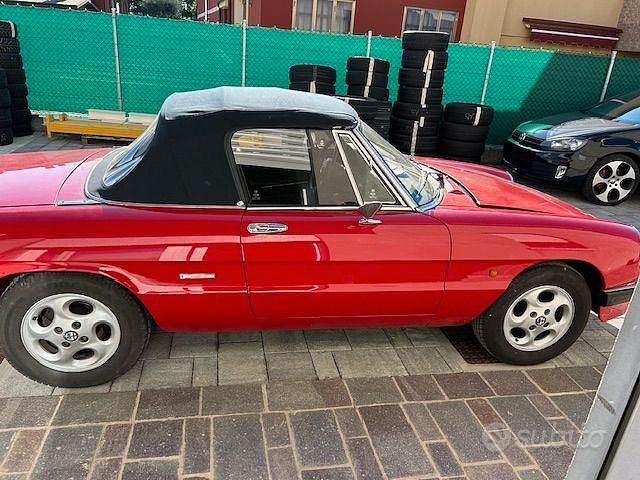 Usata Alfa Romeo Spider 101 CV (74 kW) 1989 Rosso Cabrio