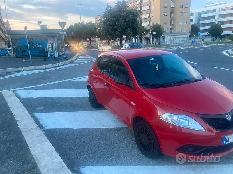 Usata Lancia Ypsilon 69 CV (50 kW) 2021 Rosso Utilitaria