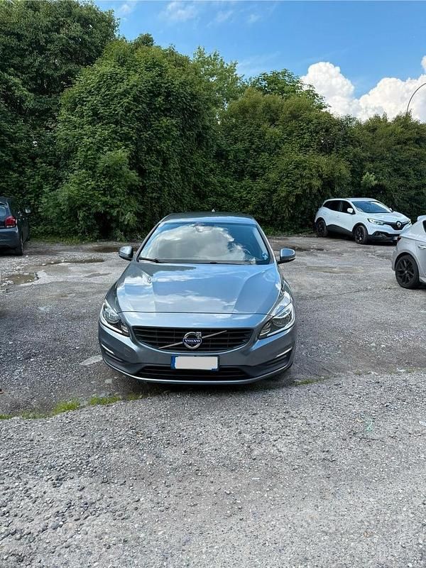 Usata Volvo V60 120 CV (88 kW) 2017 Grigio Station wagon