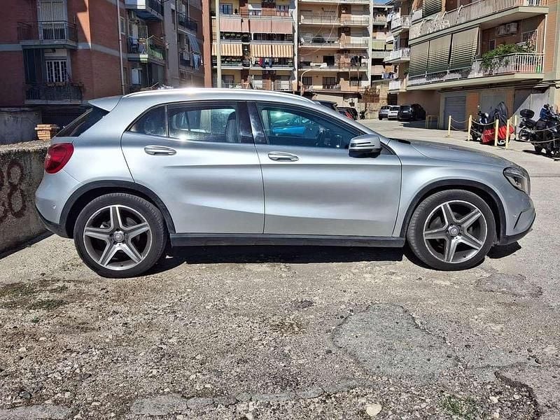Usata Mercedes GLA200 136 CV (100 kW) 2015 Argento SUV