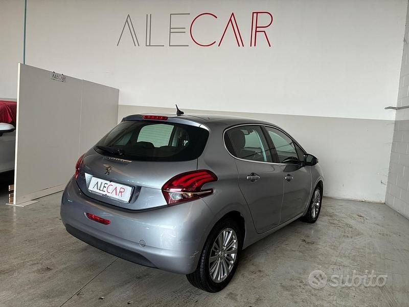 Usata Peugeot 208 Allure 83 CV (61 kW) 2019 Grigio Utilitaria