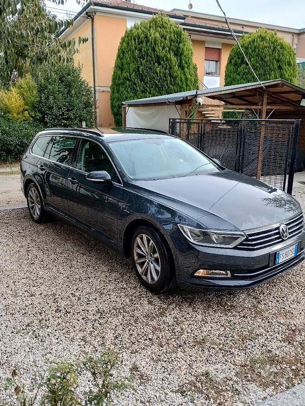Usata VW Passat 120 CV (88 kW) 2018 Grigio Station wagon