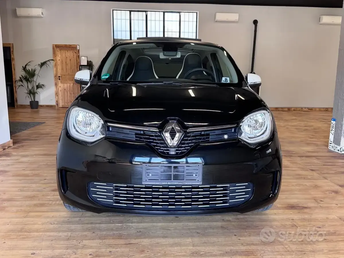 Usata Renault Twingo Urban Night 65 CV (47 kW) 2023 Nero Utilitaria
