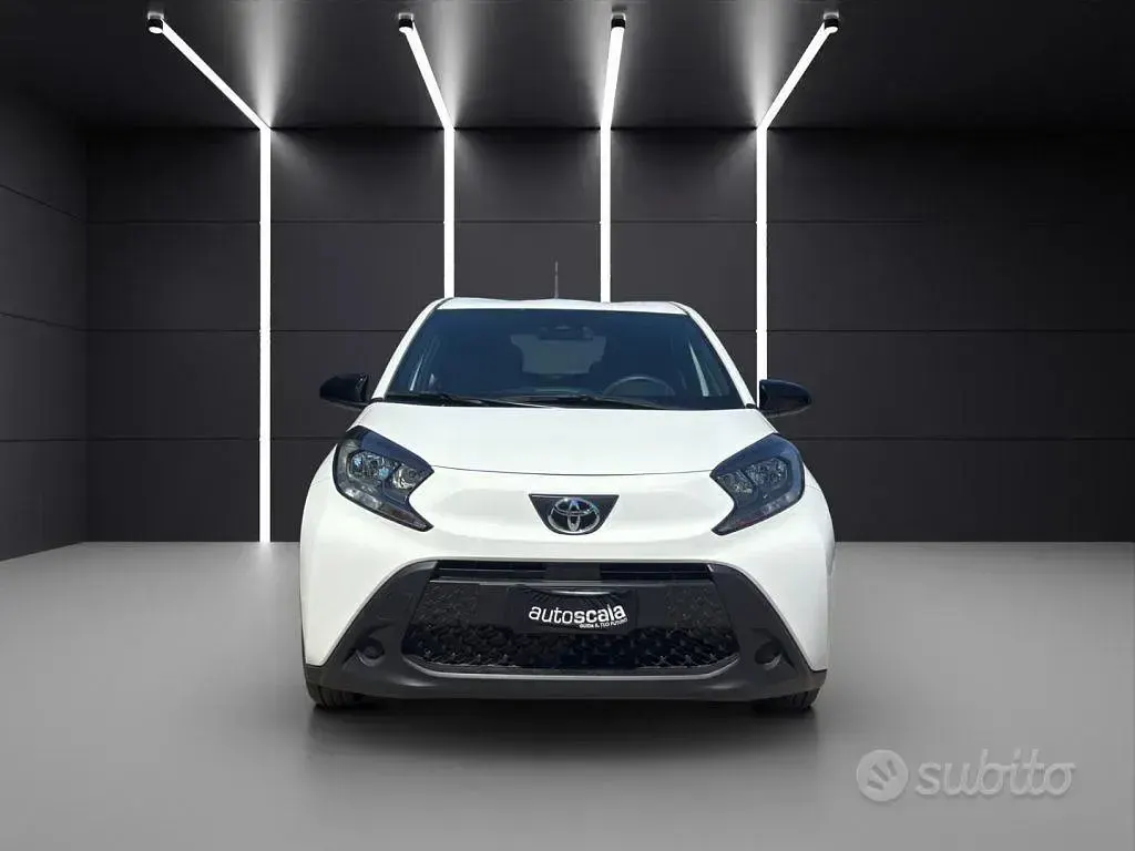 Usata Toyota Aygo X Active 72 CV (52 kW) 2025 Super white gloss SUV
