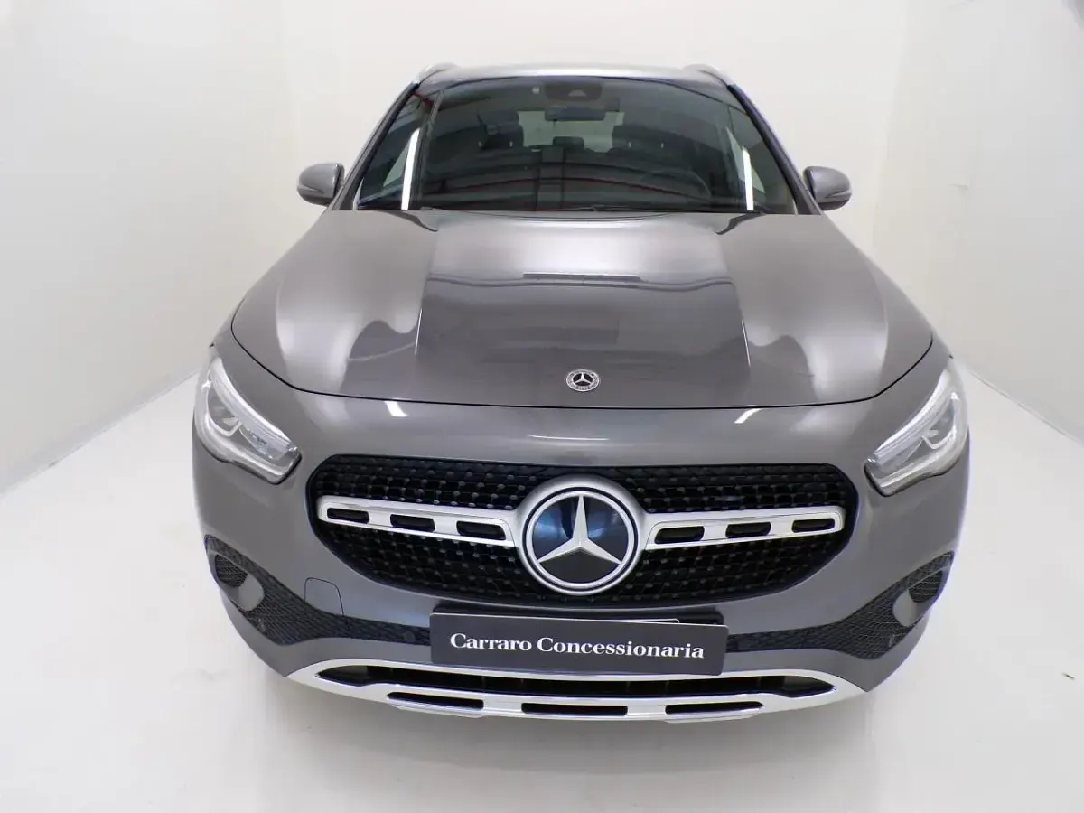 Usata Mercedes GLA180 116 CV (85 kW) 2021 Grigio montagna SUV