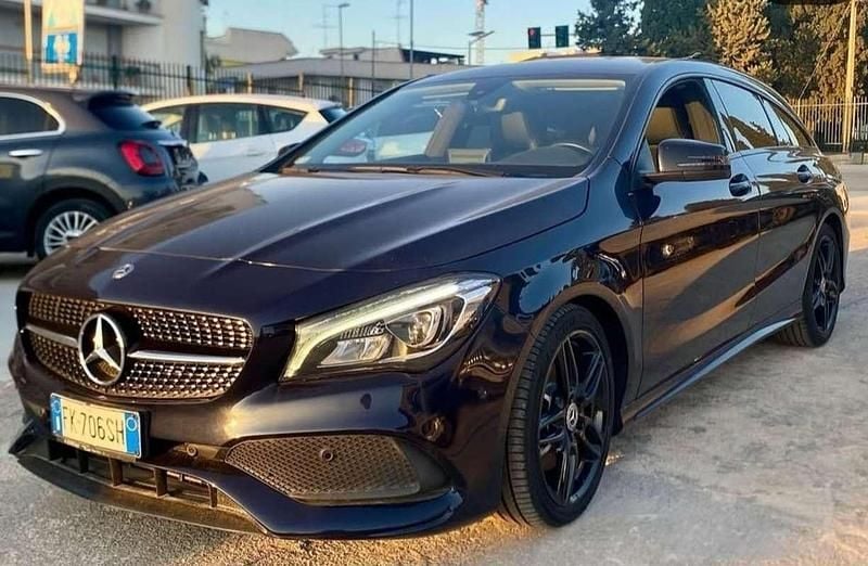 Usata Mercedes CLA220 Shooting Brake Premium 177 CV (130 kW) 2017 Blu/azzurro Station wagon