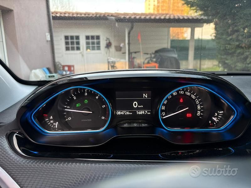 Usata Peugeot 2008 Allure 92 CV (67 kW) 2015 Grigio SUV