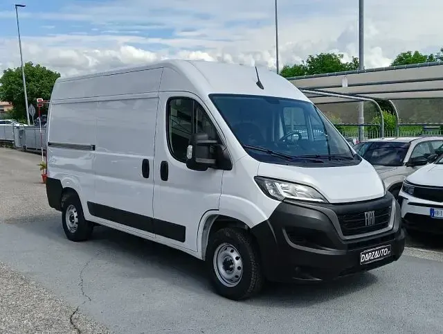 Usata Fiat Ducato 140 CV (102 kW) 2023 Bianco pastello Furgone
