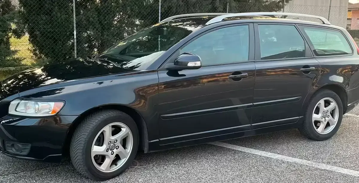 Usata Volvo V50 Plus 150 CV (110 kW) 2011 Nero Station wagon