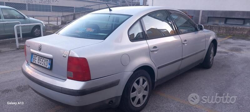 Usata VW Passat 125 CV (91 kW) 1999 Grigio Berlina