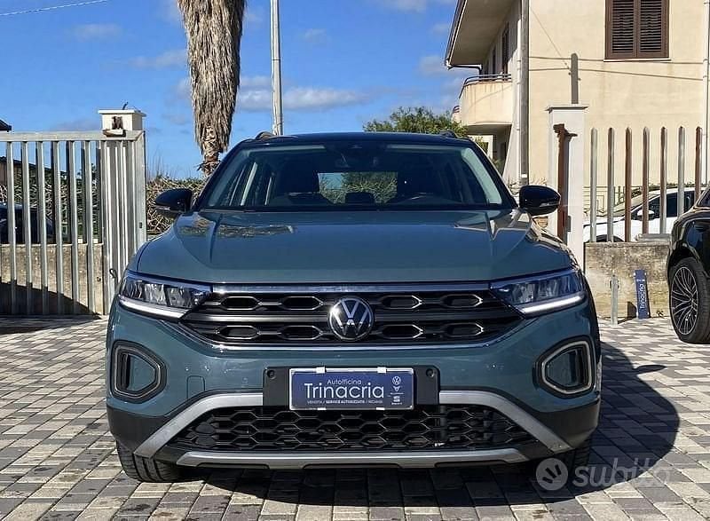 Usata VW T-Roc Life 116 CV (85 kW) 2023 Nero SUV