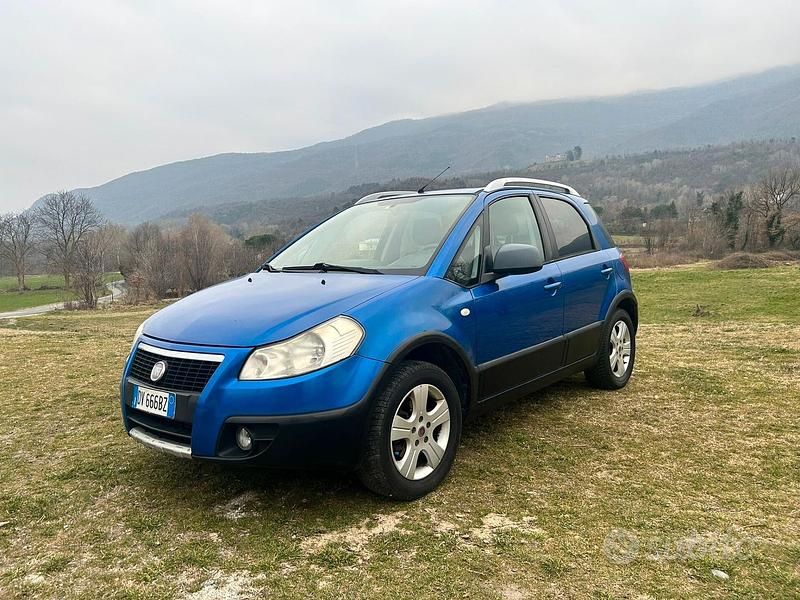 Usata Fiat Sedici 120 CV (88 kW) 2008 Blu SUV