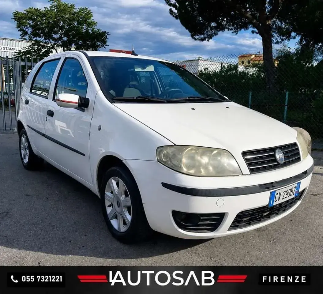 Usata Fiat Punto Dynamic 69 CV (50 kW) 2005 Utilitaria