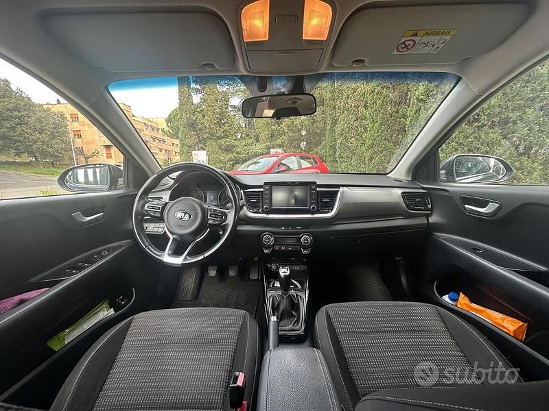 Usata Kia Stonic Style 97 CV (71 kW) 2019 Grigio SUV