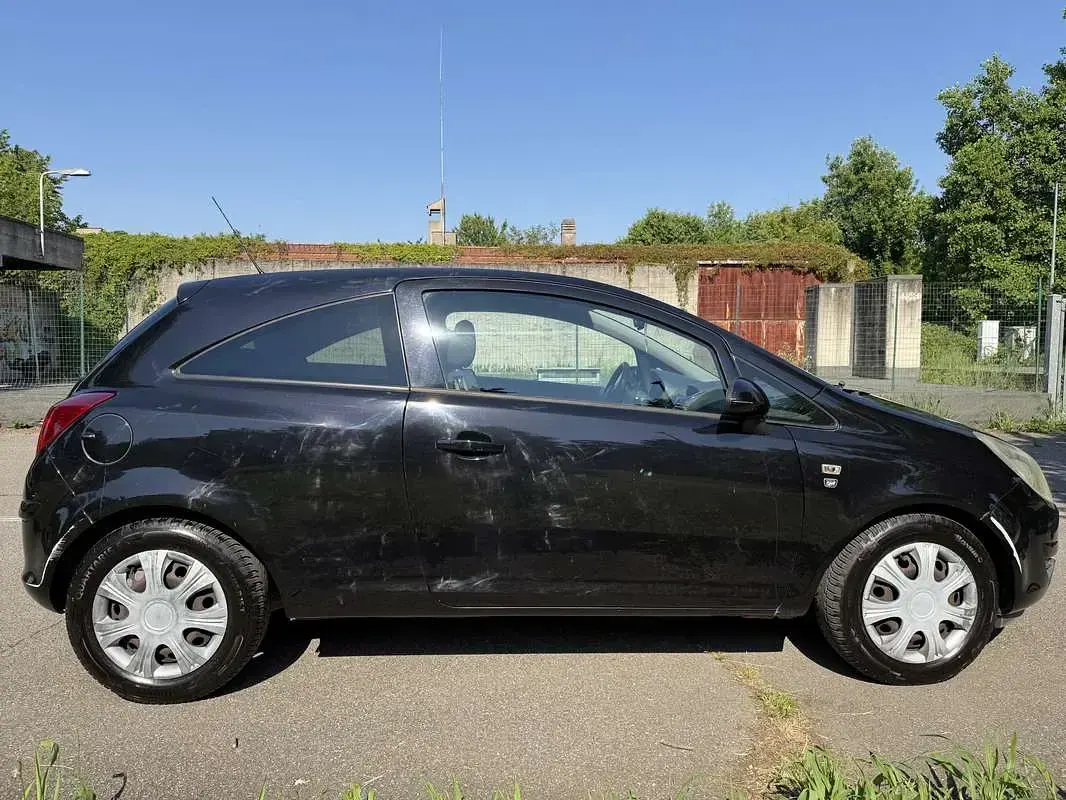Usata Opel Corsa Edition 86 CV (63 kW) 2011 Utilitaria