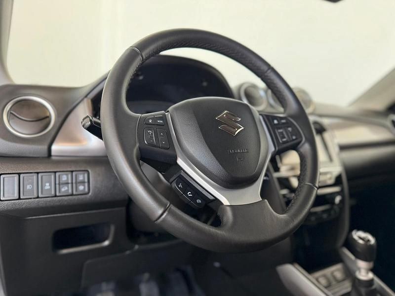 Usata Suzuki Vitara Cool 129 CV (94 kW) 2023 Grigio SUV