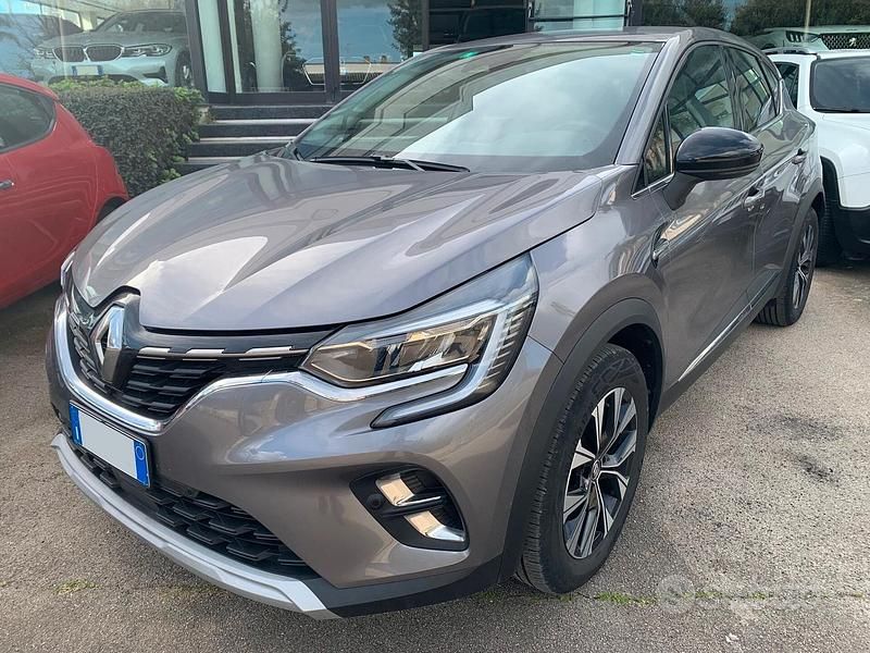 Usata Renault Captur Techno 91 CV (66 kW) 2022 Grigio SUV