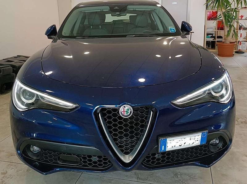 Usata Alfa Romeo Stelvio Executive 179 CV (131 kW) 2018 Blu/azzurro SUV