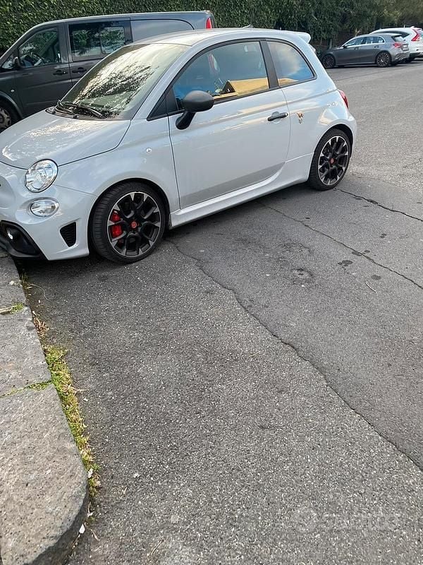 Grigio Usata 2022 Abarth 595 Due volumi | 23.000 € (Buon prezzo) - Immagine 1/4