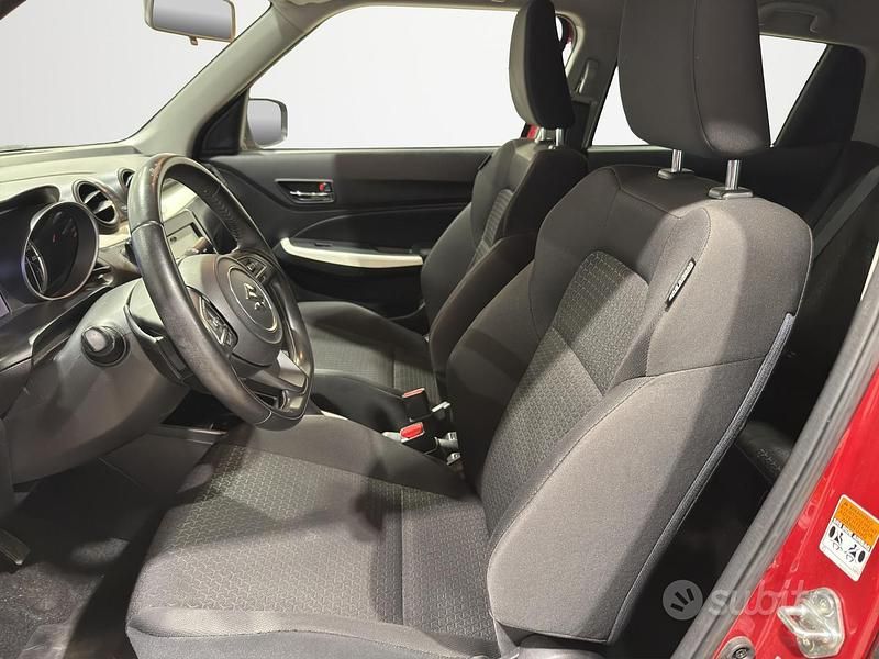 Usata Suzuki Swift 111 CV (81 kW) 2018 Rosso Utilitaria