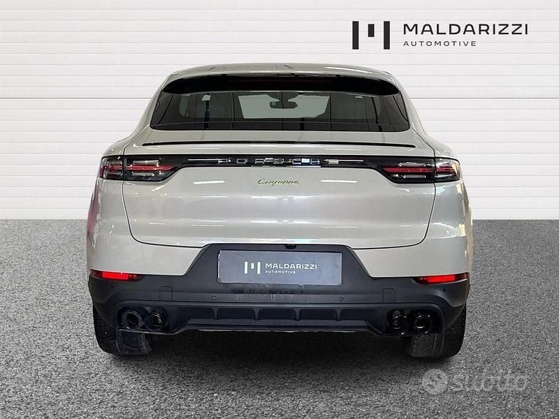 Usata Porsche Cayenne 462 CV (339 kW) 2022 Bianco SUV