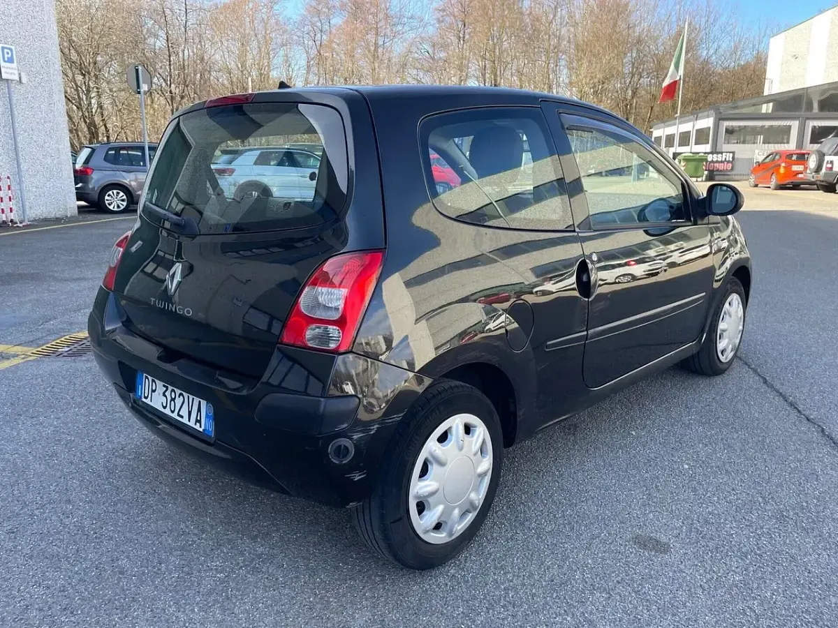 Usado Renault Twingo Dynamique 76 CV (55 kW) 2008 Negro Utilitario