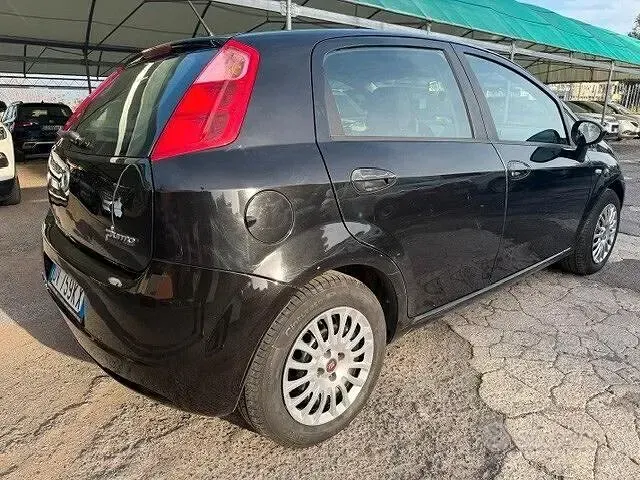 Usata Fiat Grande Punto Dynamic 77 CV (56 kW) 2009 Nero Utilitaria