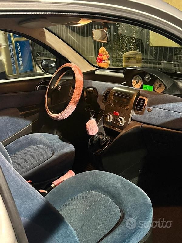 Usata Lancia Ypsilon 60 CV (44 kW) 2005 Grigio Utilitaria