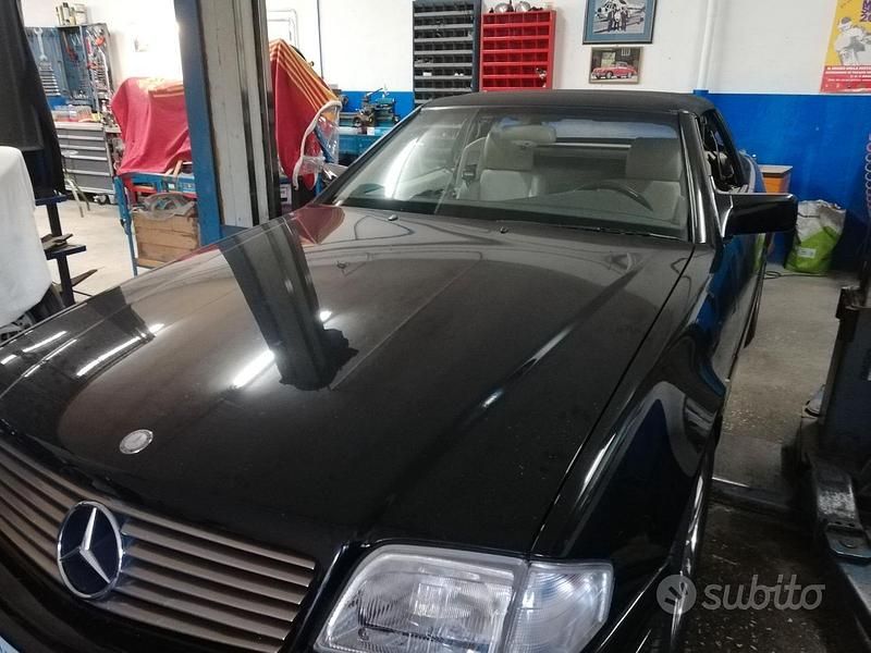 Usata Mercedes SL280 193 CV (141 kW) 1996 Nero Cabrio