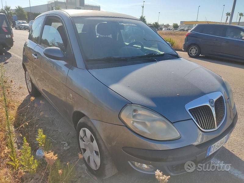 Usata Lancia Ypsilon 70 CV (51 kW) 2005 Grigio Utilitaria
