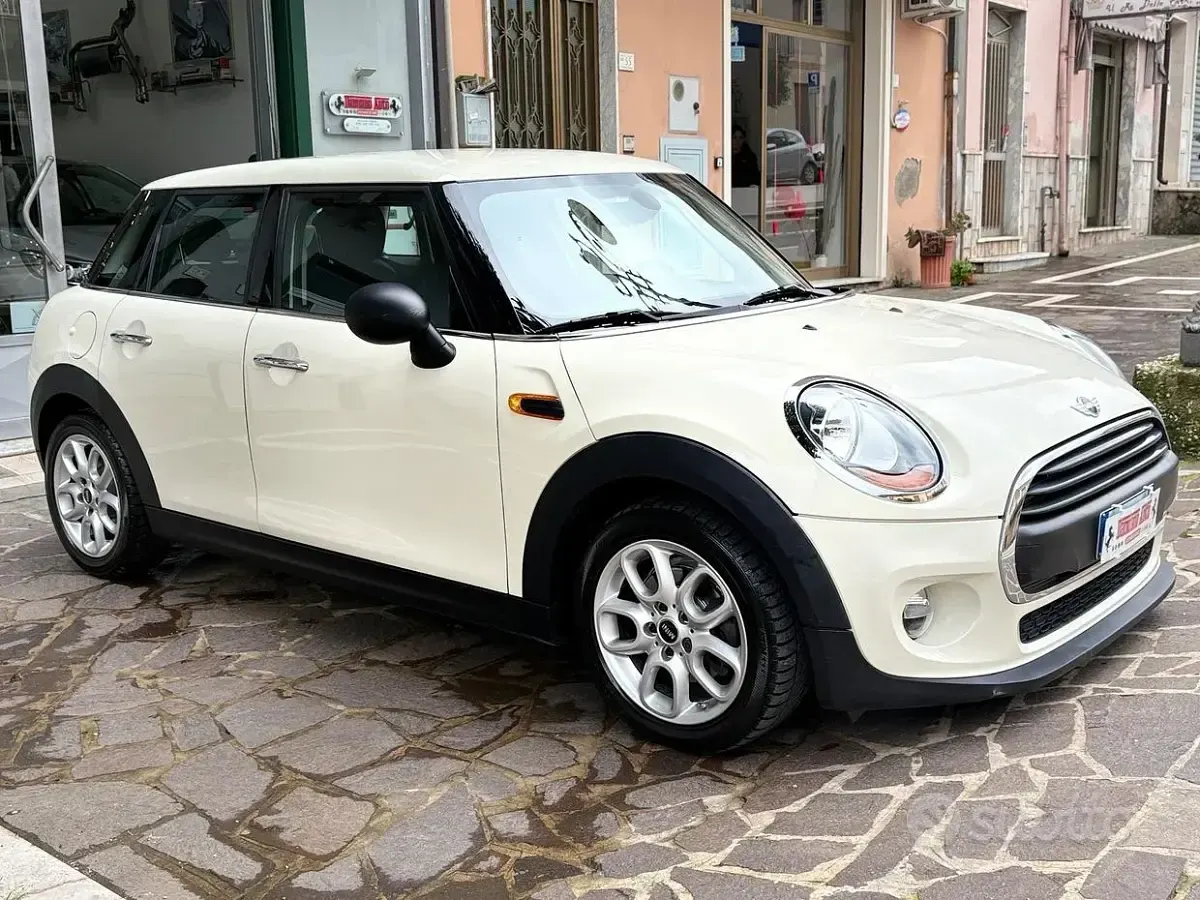 Usata Mini ONE 75 CV (55 kW) 2015 Beige Utilitaria
