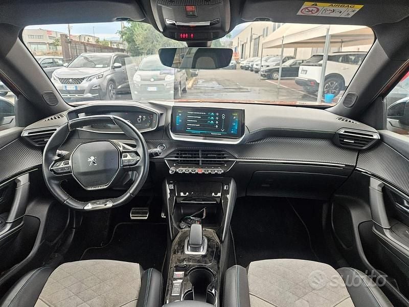 Usata Peugeot e-2008 GT 100 kW (136 CV) 2021 Arancione SUV