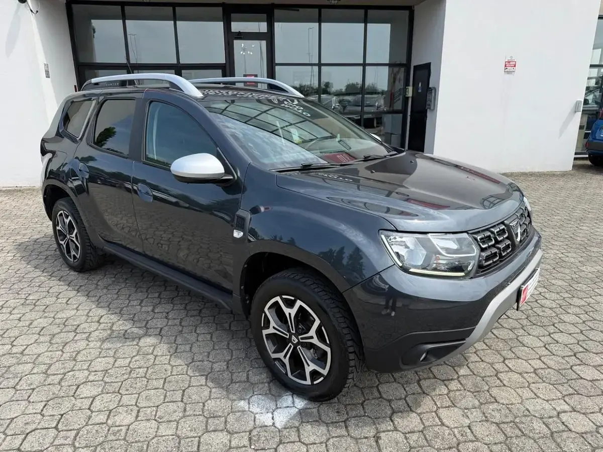 Usata Dacia Duster Prestige 101 CV (74 kW) 2020 Grigio SUV