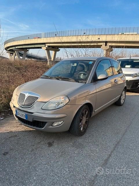 Grigio Usata 2009 Lancia Ypsilon Due volumi | 1500 € - Immagine 1/2