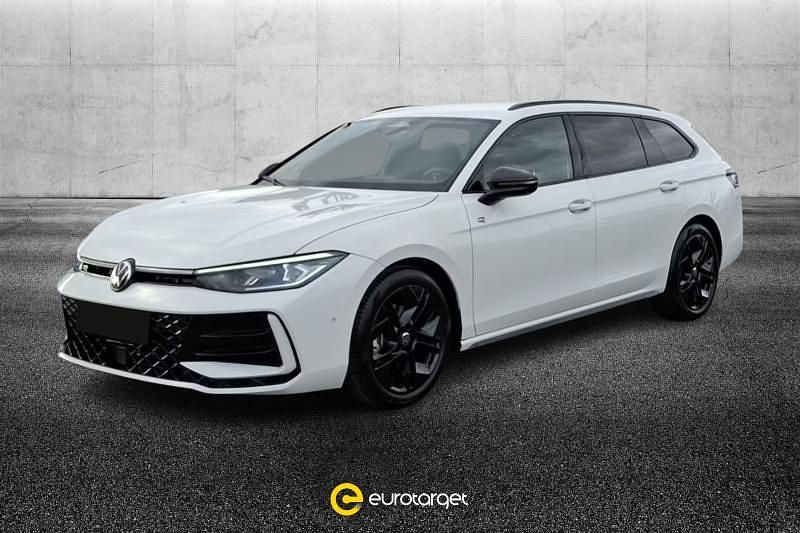 Usata VW Passat R-line 150 CV (110 kW) 2025 Bianco pastello Station wagon