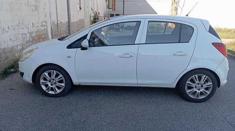 Usata Opel Corsa Enjoy 75 CV (55 kW) 2009 Bianco Berlina