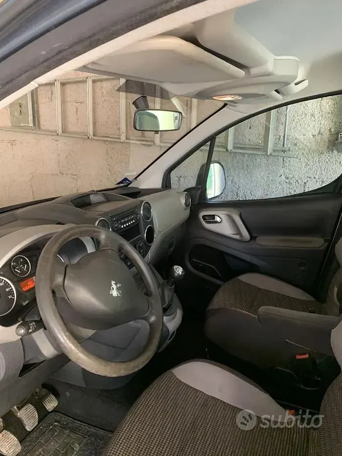 Usata Peugeot Partner Tepee 92 CV (67 kW) 2012 Grigio Monovolume