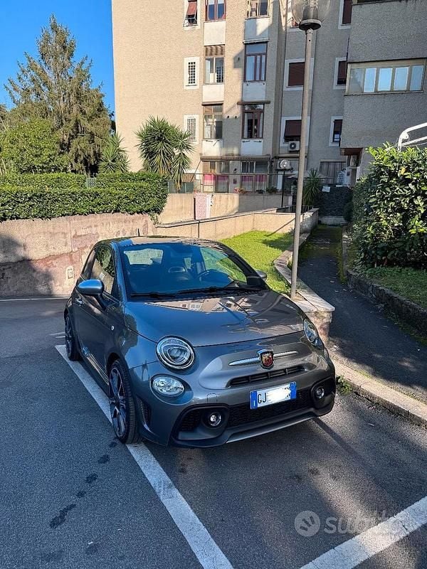 Grigio Usata 2022 Abarth 595 Turismo Due volumi | 19.500 € (Buon prezzo) - Immagine 1/4