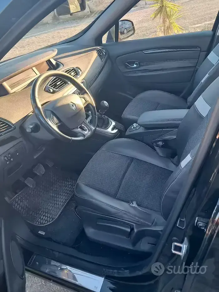 Usata Renault Scénic III 110 CV (80 kW) 2014 Nero Monovolume