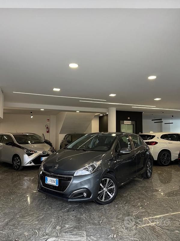 Usata Peugeot 208 Allure 75 CV (55 kW) 2017 Grigio Utilitaria